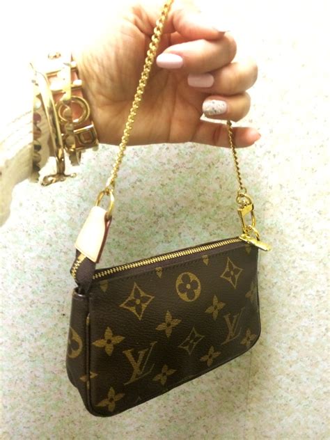 Louis Vuitton mini Pochette bag review! Worth the splurge.